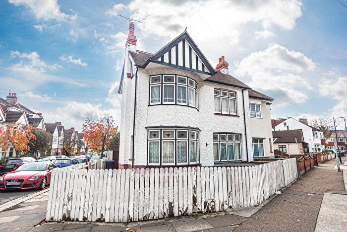 3 Bedroom Semi Detached House For Sale In Torquay Drive, Leigh-On-Sea, SS9