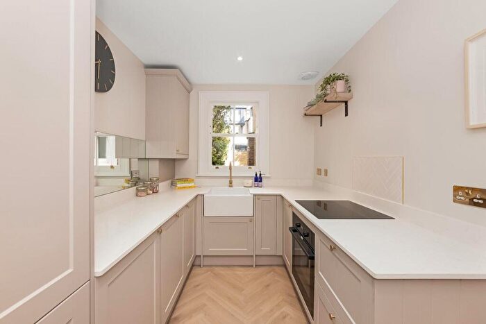 2 Bedroom Flat For Sale In Holmdene Avenue, Herne Hill, SE24
