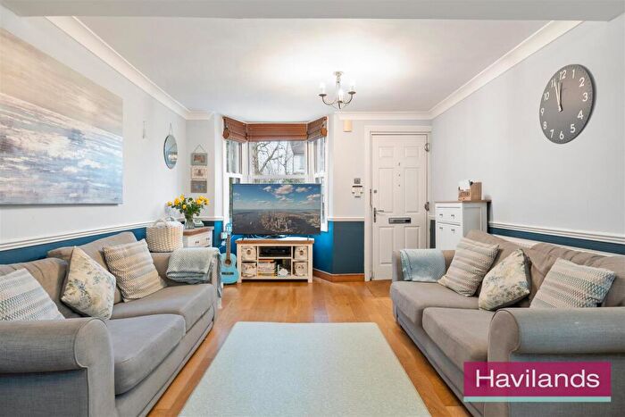 2 Bedroom Terraced House For Sale In Avenue Road, London, N14