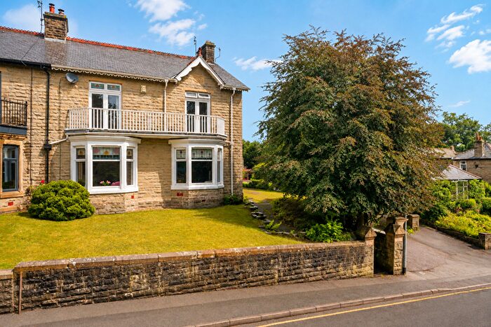 5 Bedroom Semi Detached House For Sale In Haslingden Old Road, Rossendale, BB4