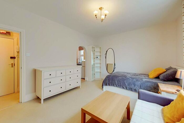 Studio To Rent In Welldon Crescent, Harrow, HA1