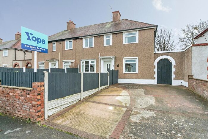 3 Bedroom Semi-Detached House For Sale In South Avenue, Prestatyn, LL19