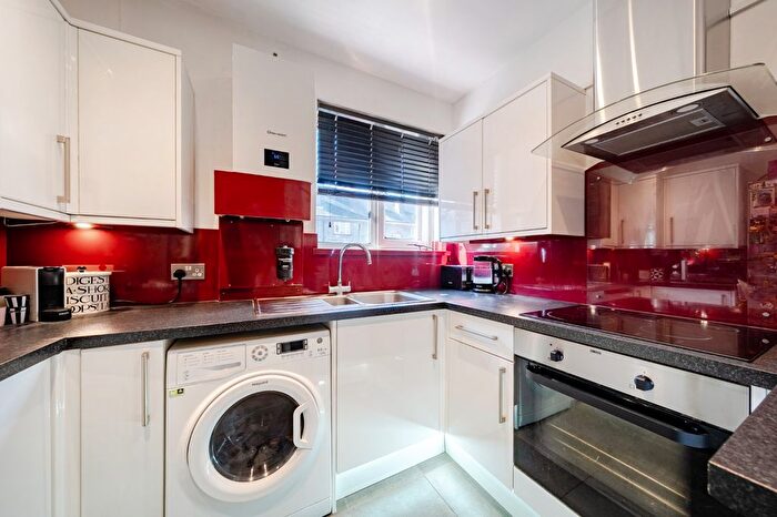 2 Bedroom Flat For Sale In Jean House, Tooting Grove, SW17