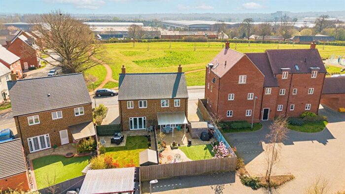 3 Bedroom Semi-Detached House For Sale In Thenford Way, Banbury, OX16