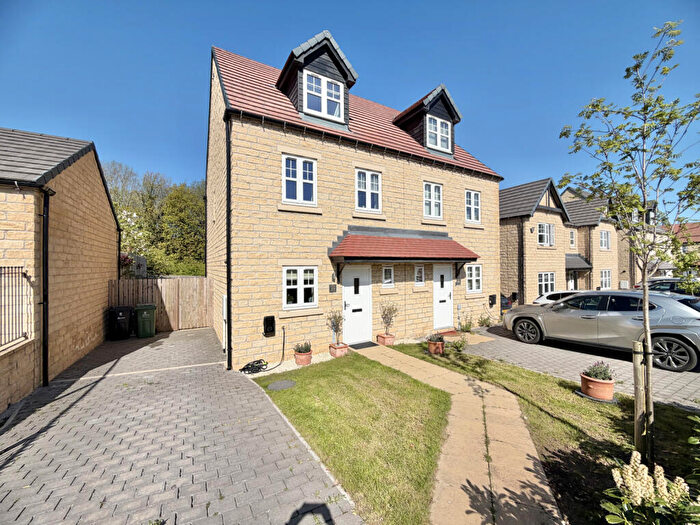 3 Bedroom Semi-Detached House For Sale In Waddle Road, Micklefield, LS25
