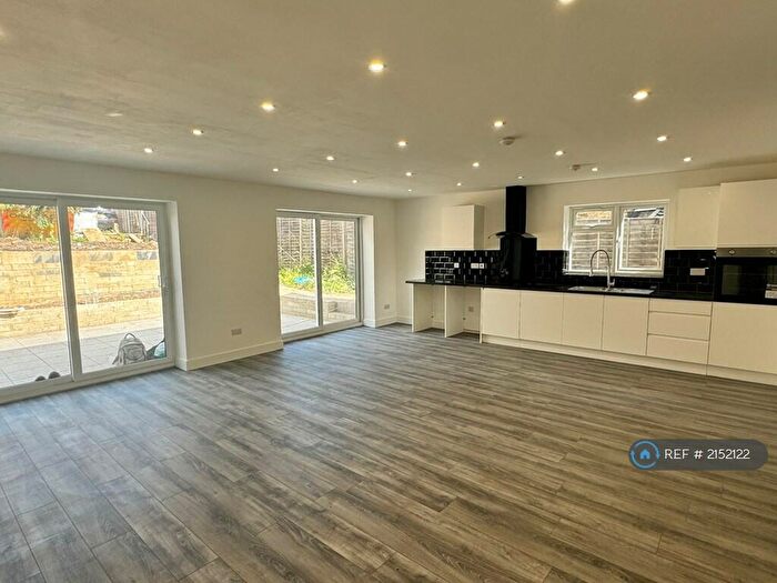 3 Bedroom Maisonette To Rent In Selsdon Road, South Croydon, CR2