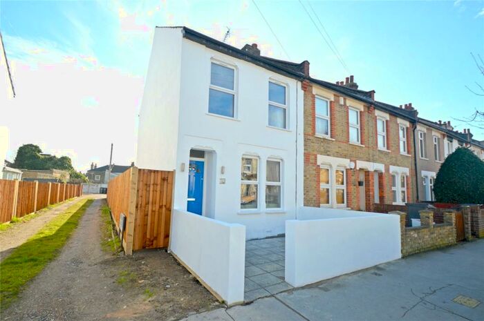 2 Bedroom End Of Terrace House To Rent In Exeter Road, Croydon, CR0
