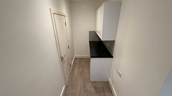 5 Bedroom Semi-Detached House To Rent In Lansdowne Road, Ilford Essex, IG3