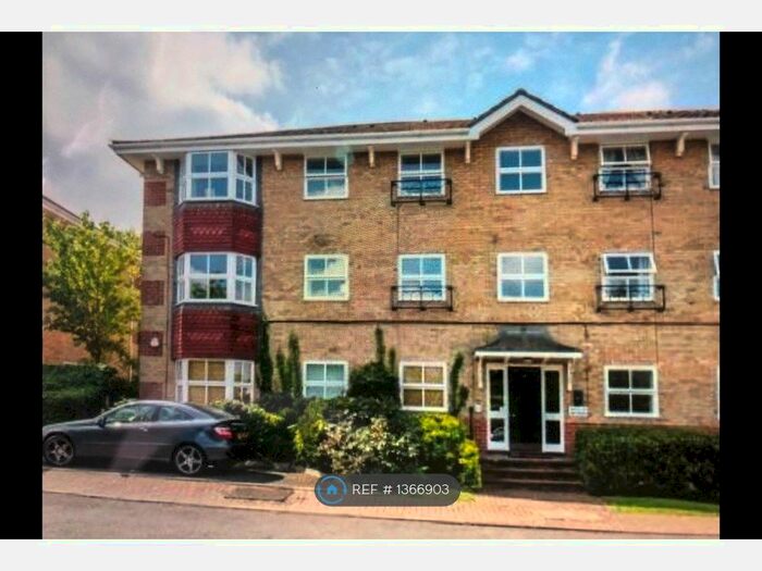 2 Bedroom Flat To Rent In The Rowans, Leigh-On-Sea, SS9
