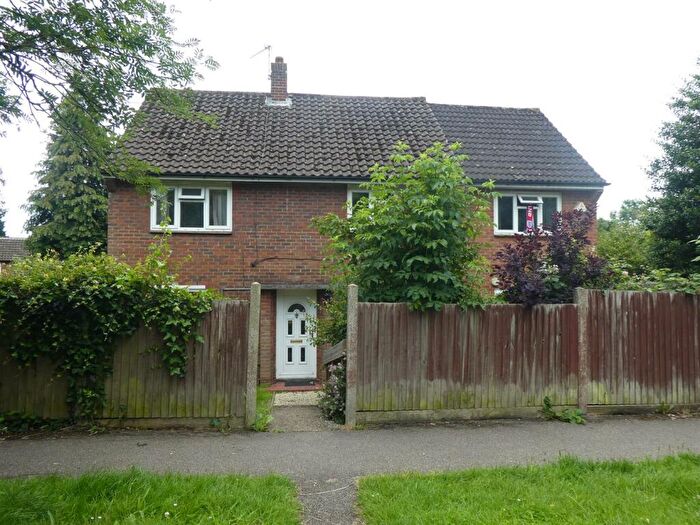 4 Bedroom Semi-Detached House To Rent In Cedar Close, Potters Bar, EN6