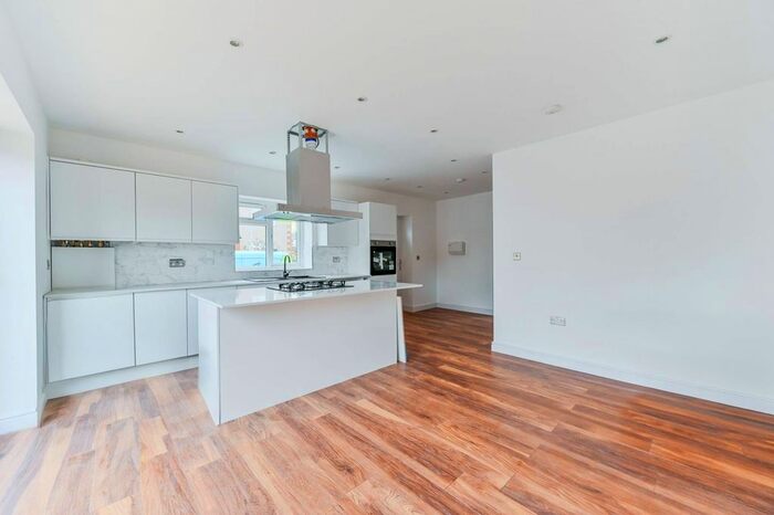 4 Bedroom End Of Terrace House To Rent In Mitcham, Mitcham, CR4