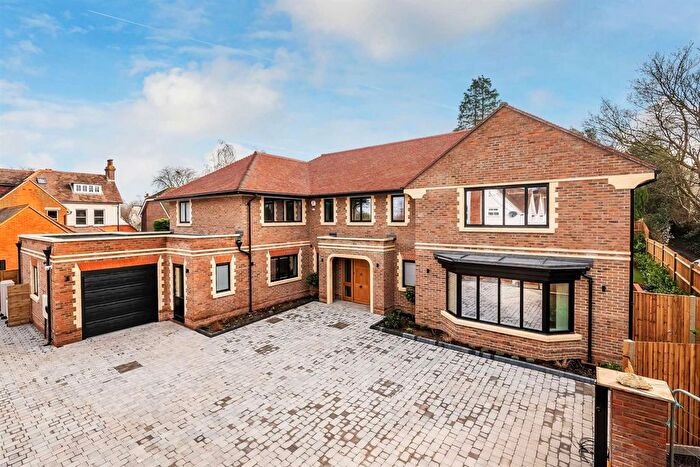 4 Bedroom Detached House For Sale In Cross Lanes, Guildford, GU1