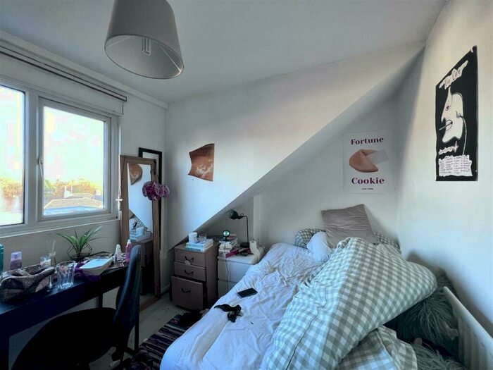 5 Bedroom Semi-Detached House To Rent In Harlaxton Drive, Nottingham, Nottinghamshire, NG7