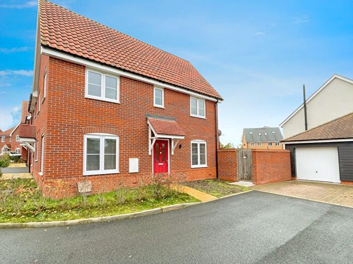 3 Bedroom Property For Sale In Woodford Walk, Arlesford, CO7