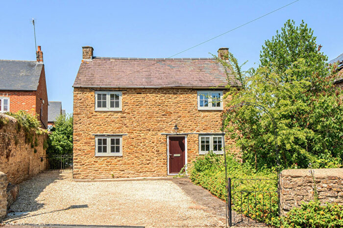 4 Bedroom Detached House For Sale In Wales Street, Kings Sutton, OX17