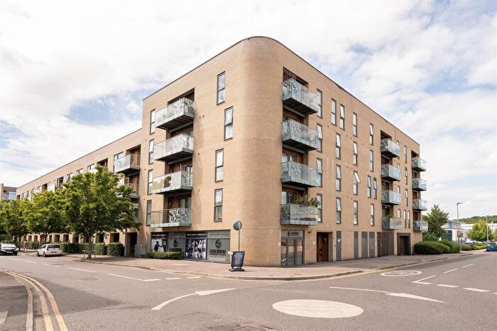 2 Bedroom Flat For Sale In Jubilee Avenue, Chingford, E4