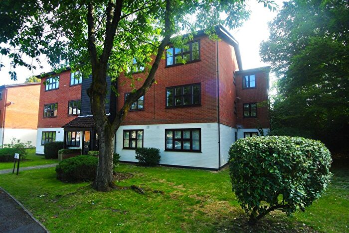 2 Bedroom Flat To Rent In Queens Road, Weybridge, KT13