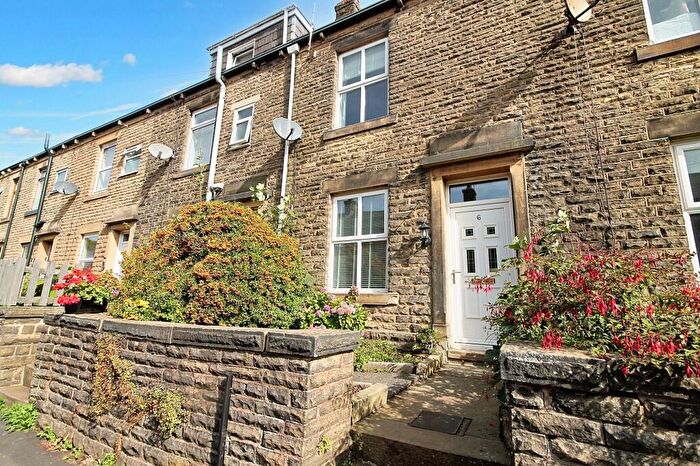 4 Bedroom Town House To Rent In Clough Road, Littleborough, OL15