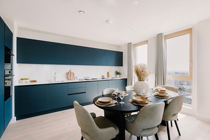 3 Bedroom Flat To Rent In Boulevard Place, Hove, BN3