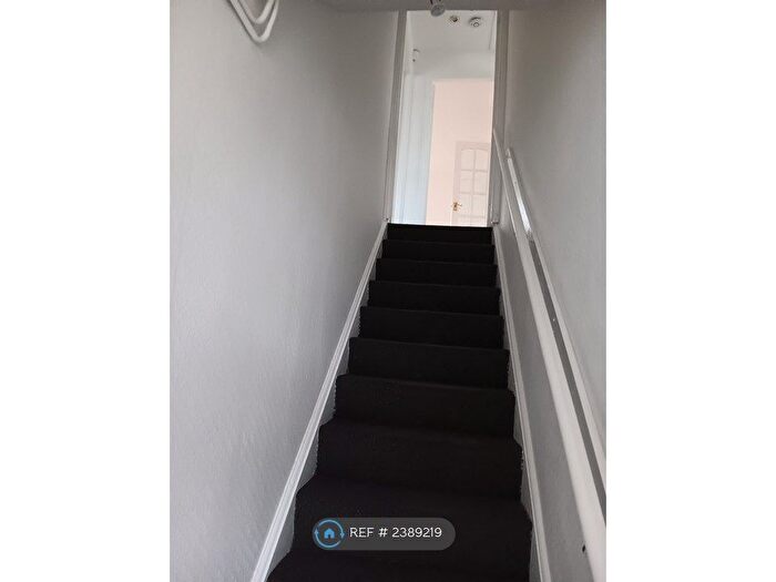 2 Bedroom Maisonette To Rent In Park Lane East, Tipton, DY4