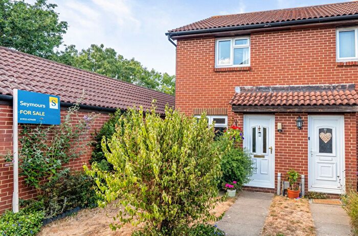 2 Bedroom End Of Terrace House For Sale In Walton-On-Thames, Surrey, KT12