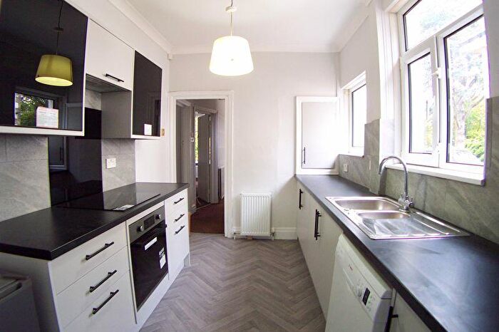 4 Bedroom Semi-Detached House To Rent In Otley Road, Leeds, LS6