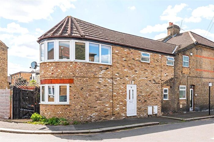 1 Bedroom Flat To Rent In Station Road, Walthamstow, London, E17