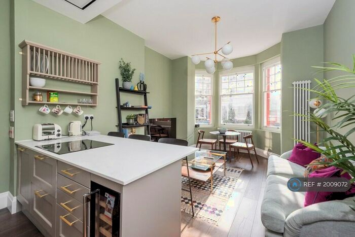 2 Bedroom Flat To Rent In Leathwaite Road, London, SW11