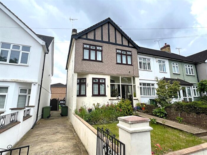 3 Bedroom End Of Terrace House For Sale In Bournewood Road, Plumstead, SE18