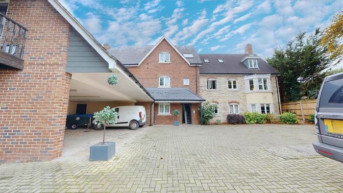 2 Bedroom Property To Rent In Eynsham Road, Botley, Oxford, OX2