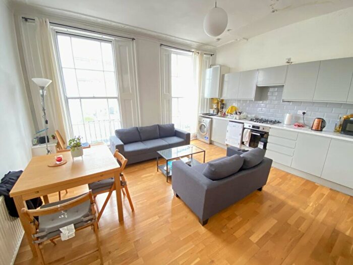 3 Bedroom Flat To Rent In Camden Road, Camden, NW1
