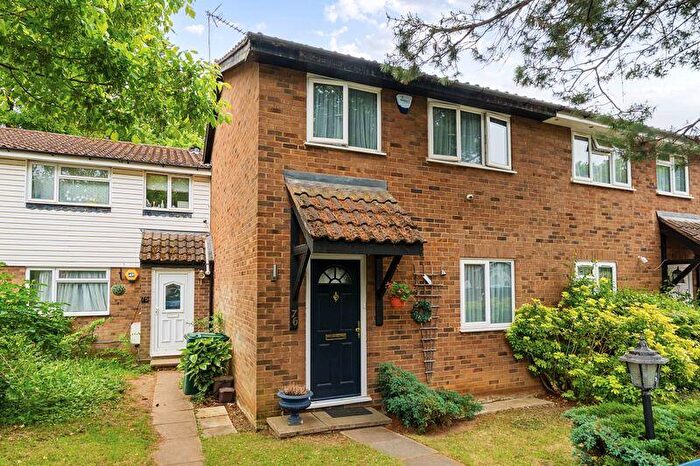 3 Bedroom Detached House For Sale In Marshalls Close, London, N11