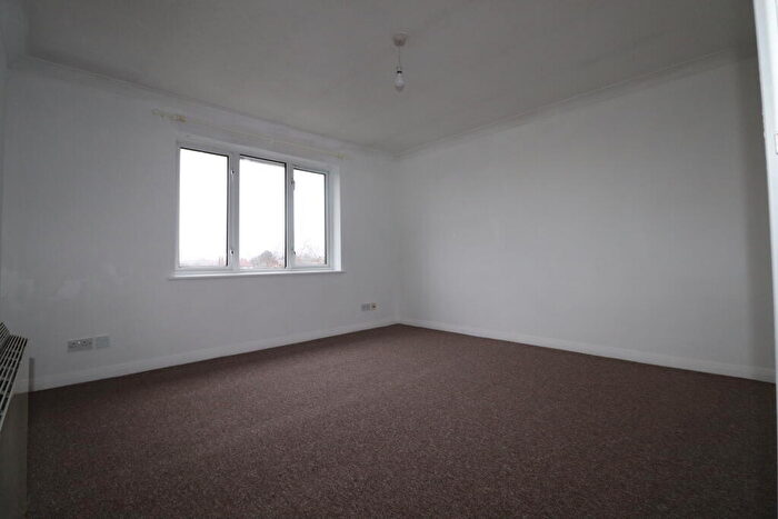 2 Bedroom Flat To Rent In Marina Point, Clacton On Sea, CO15