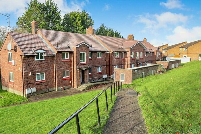 2 Bedroom Flat To Rent In Northfield Road, Harpenden, AL5