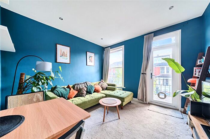 2 Bedroom Maisonette For Sale In Queensthorpe Road, London, SE26