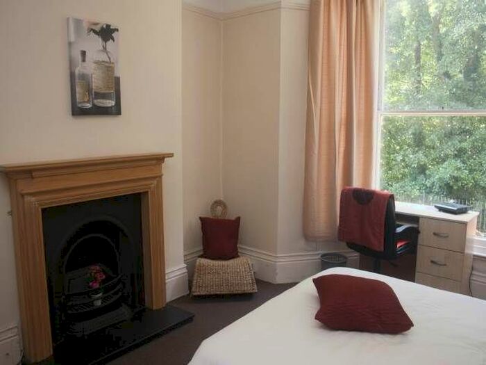 4 Bedroom Property To Rent In Brynmill Terrace, Brynmill, Swansea, SA2