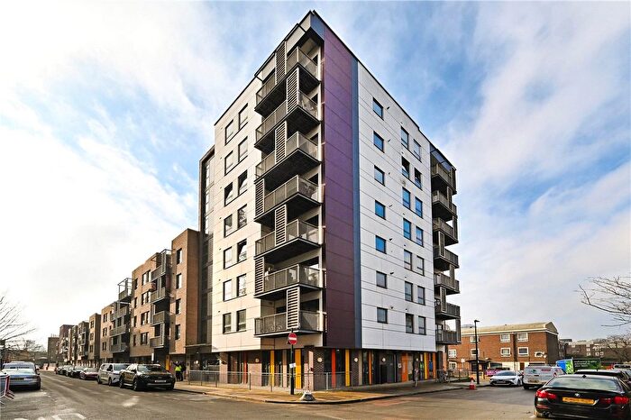 3 Bedroom Flat For Sale In Atelier Court North, , Leven Road, Tower, E14