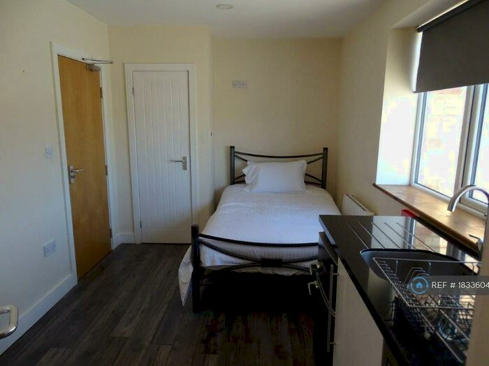 1 Bedroom Flat To Rent In Woodhouse Street, Stoke-On-Trent, ST4