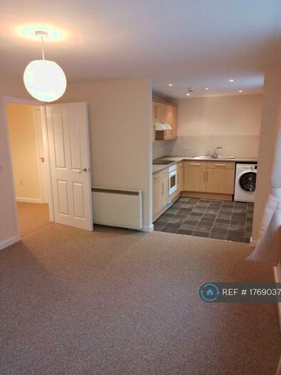 2 Bedroom Flat To Rent In Bielby Court, Beverley, HU17