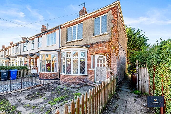 3 Bedroom End Of Terrace House For Sale In Corinthian Avenue, Grimsby, DN34