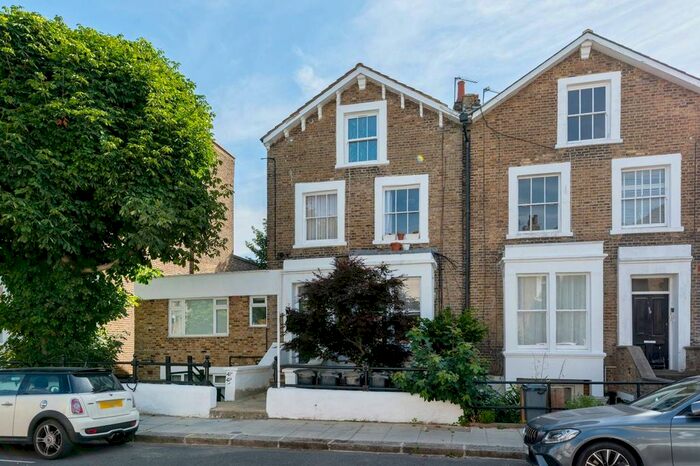 2 Bedroom Flat To Rent In St. Stephens Avenue, Shepherd's Bush, London, W12