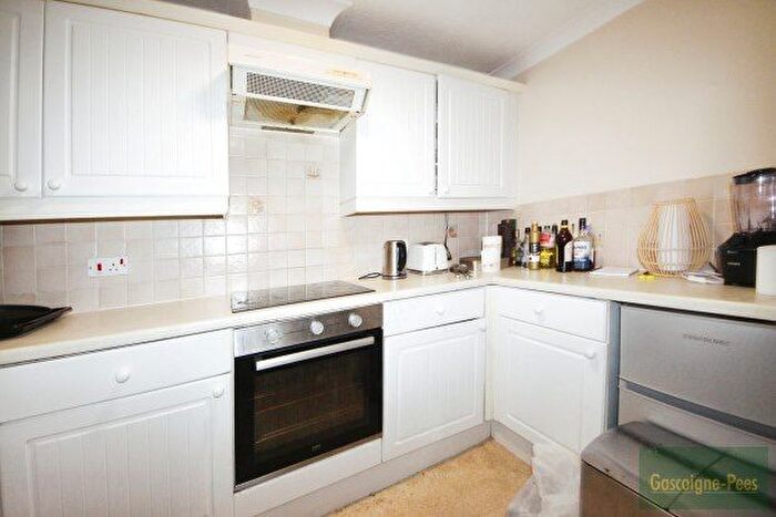 1 Bedroom Flat To Rent In Lenelby Road, Surbiton, KT6