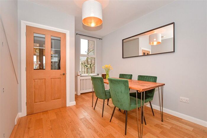 3 Bedroom Terraced House For Sale In Tonbridge Road, Hildenborough, Tonbridge, Kent, TN11
