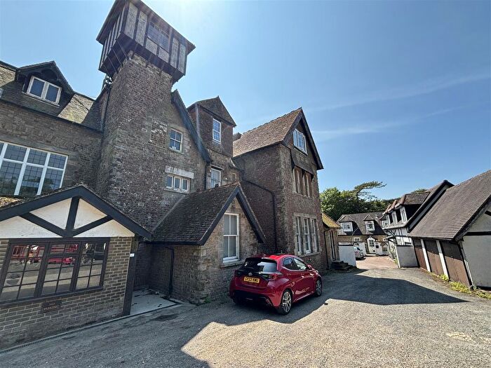 2 Bedroom Flat To Rent In The Ridge, Hastings, TN34