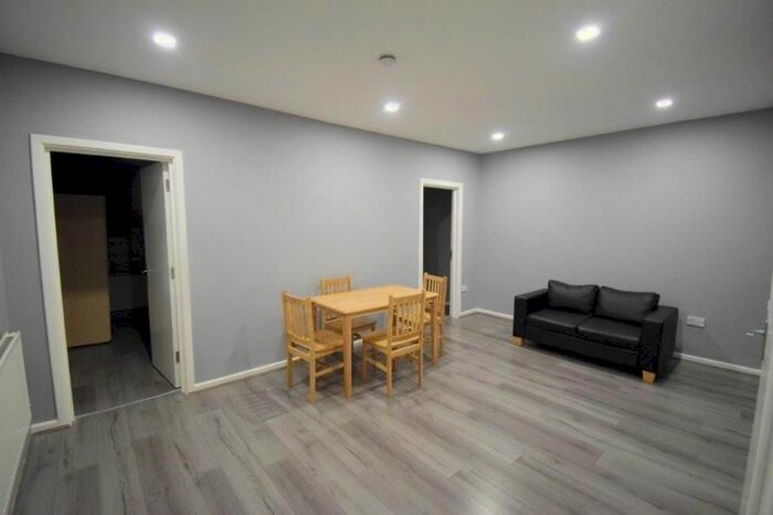 2 Bedroom Flat To Rent In Southwark Park Road, London, SE16