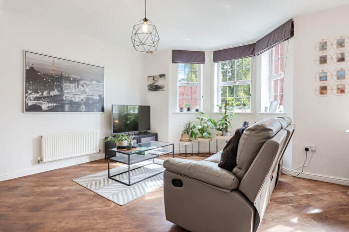 2 Bedroom Apartment For Sale In St. Peters Way, Stratford-upon-Avon, CV37