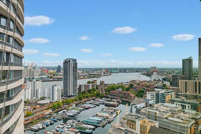 2 Bedroom Flat To Rent In Trafalgar Way, Canary Wharf, E14