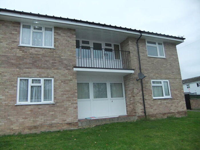 2 Bedroom Apartment To Rent In Reynards Close, Tadley, Hampshire, RG26