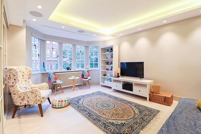 1 Bedroom Flat To Rent In Kensington High Street, London, W8