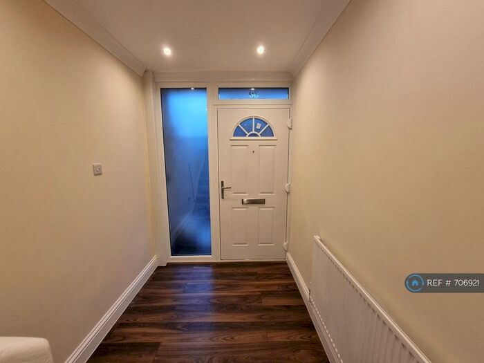 5 Bedroom Terraced House To Rent In Effingham Close, Sutton, SM2